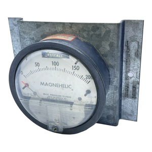 Magnehelic differential pressure gauge