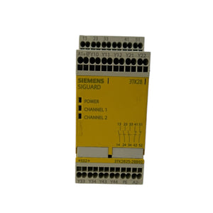 Siemens 3TK2825-2BB40 safety relay for industrial use