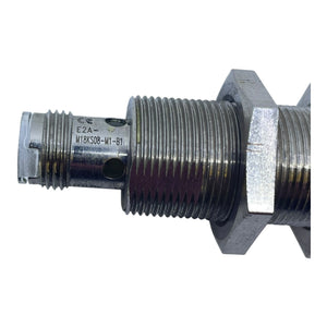 Omron Näherungssensor E2A-M18KS08-M1-B2 M18 PNP NC 10–30 V DC für Industrie