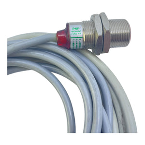 Induktiver Sensor PNP 10–30 V DC 200 mA M18 mit LED Anzeige - für Industrie